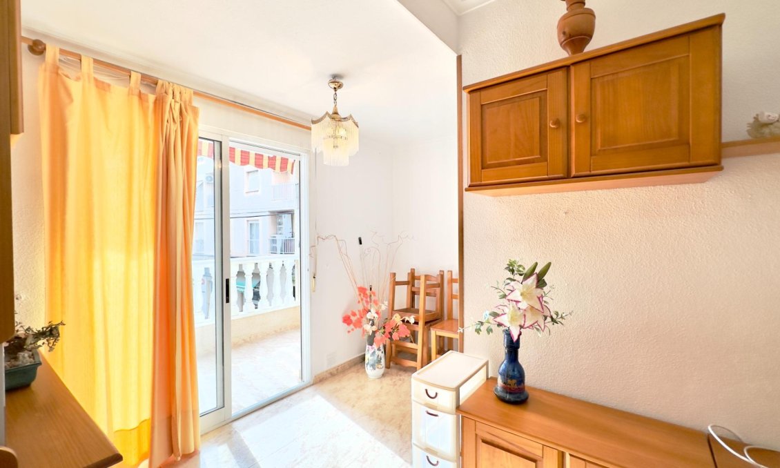 Segunda mano - Apartamento -
Torrevieja - Centro