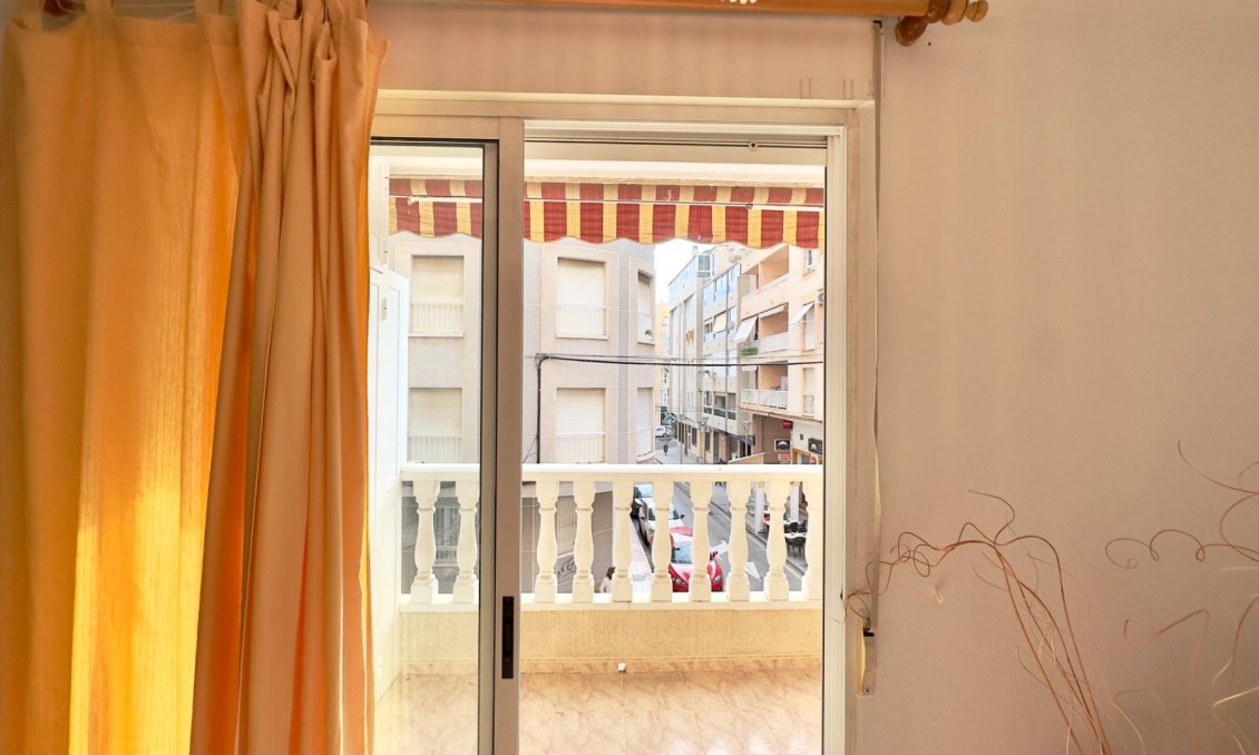 Segunda mano - Apartamento -
Torrevieja - Centro
