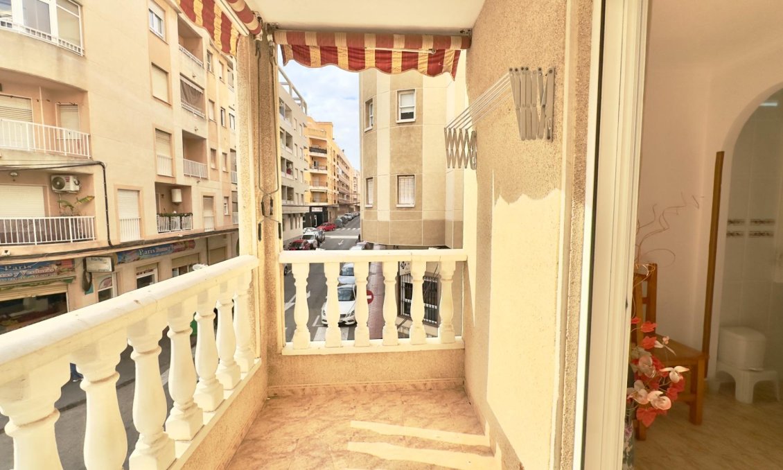 Segunda mano - Apartamento -
Torrevieja - Centro