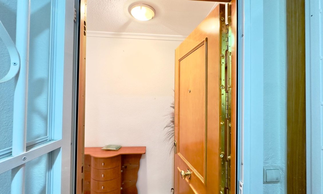 Segunda mano - Apartamento -
Torrevieja - Centro