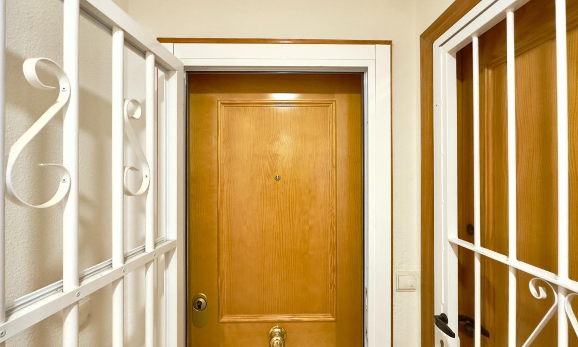 Segunda mano - Apartamento -
Torrevieja - Centro