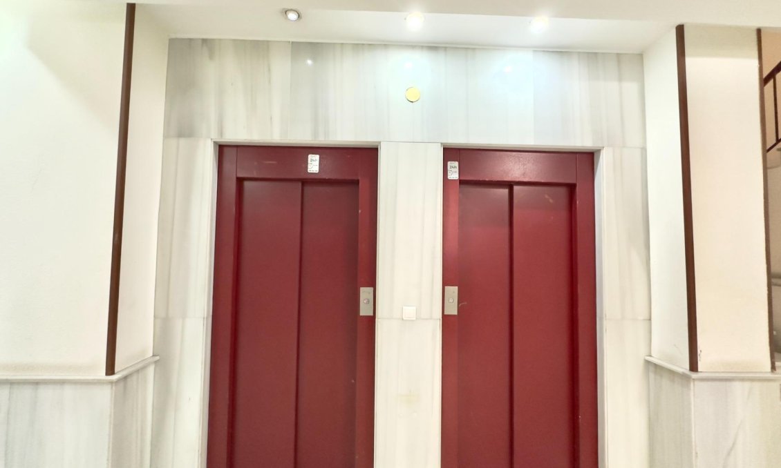 Segunda mano - Apartamento -
Torrevieja - Centro