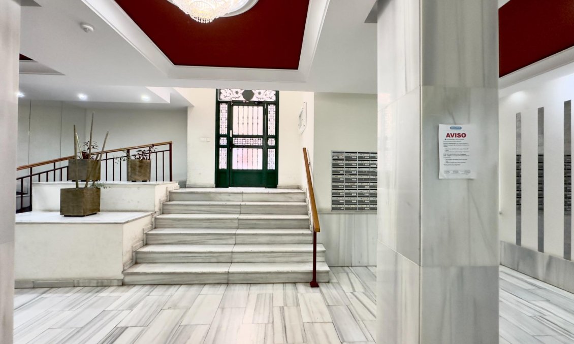 Segunda mano - Apartamento -
Torrevieja - Centro