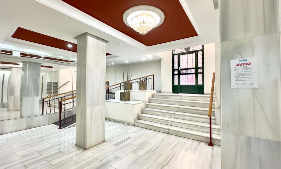 Segunda mano - Apartamento -
Torrevieja - Centro