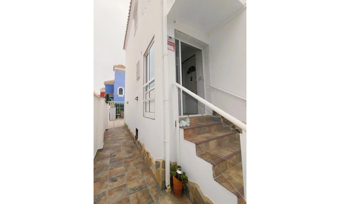 Revânzare - Vilă -
San Miguel de Salinas - Inland