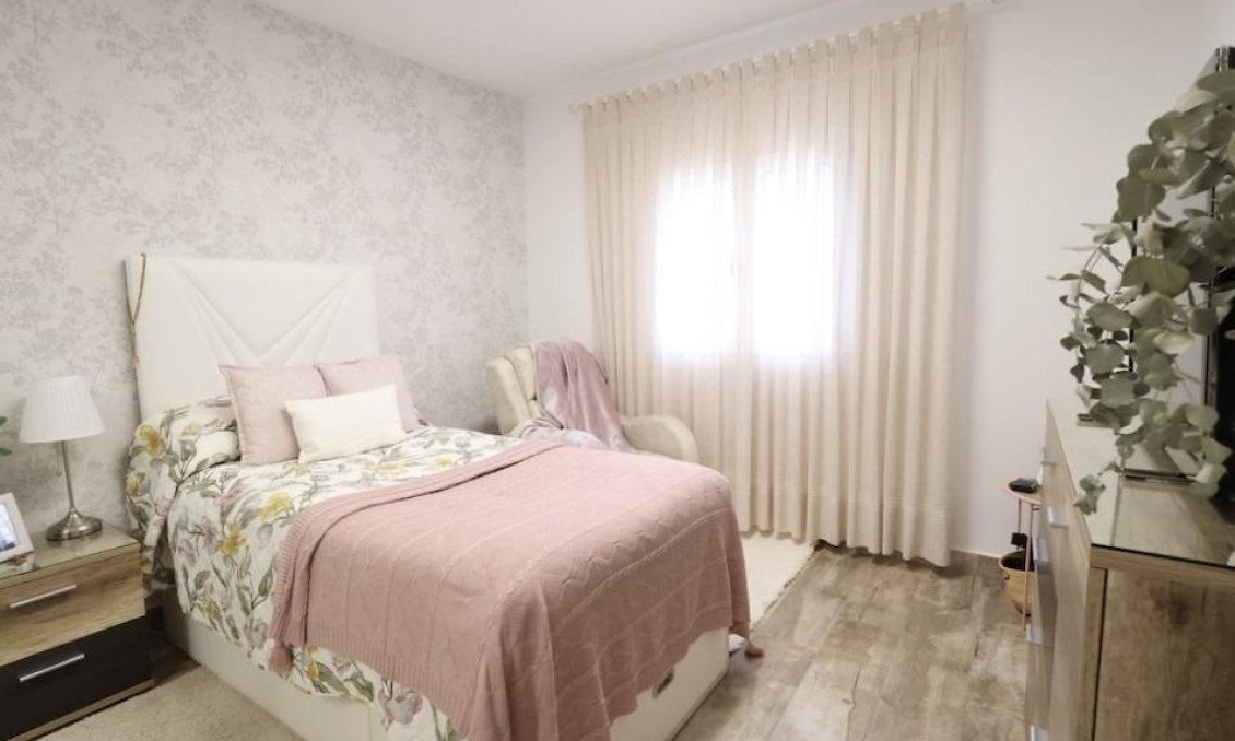 Revânzare - Vilă -
San Miguel de Salinas - Inland