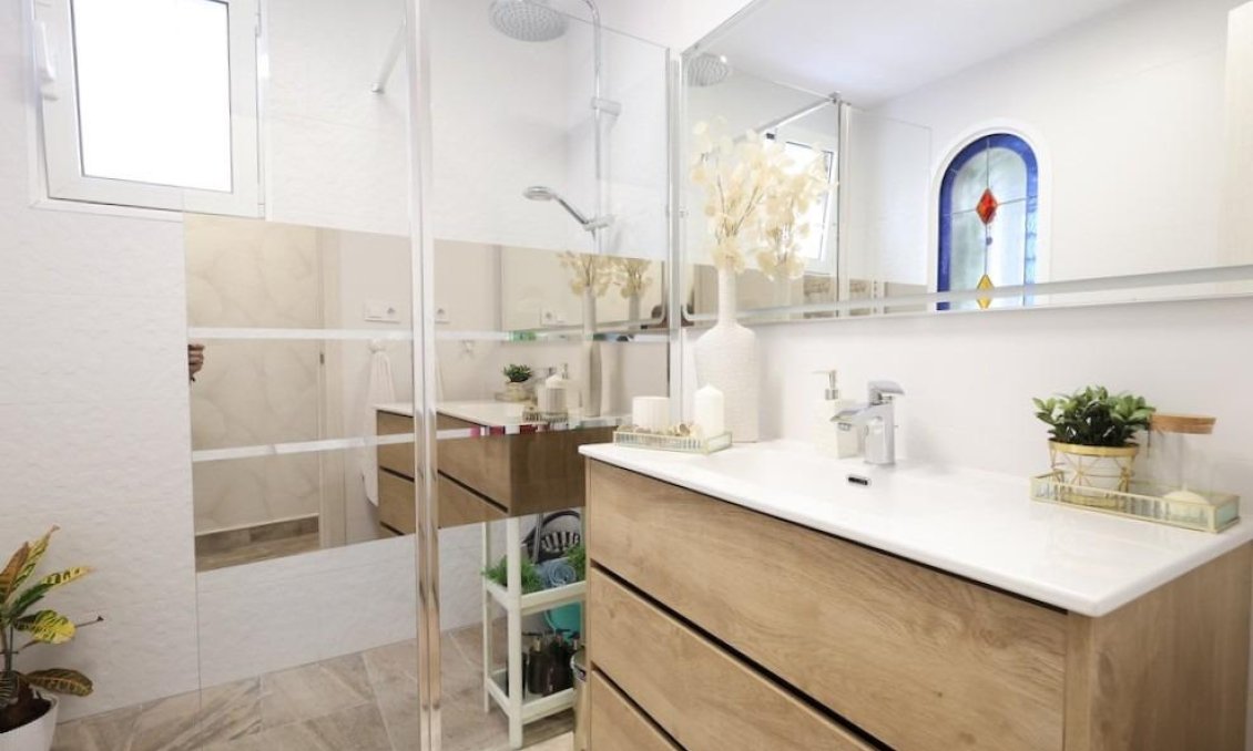 Revânzare - Vilă -
San Miguel de Salinas - Inland