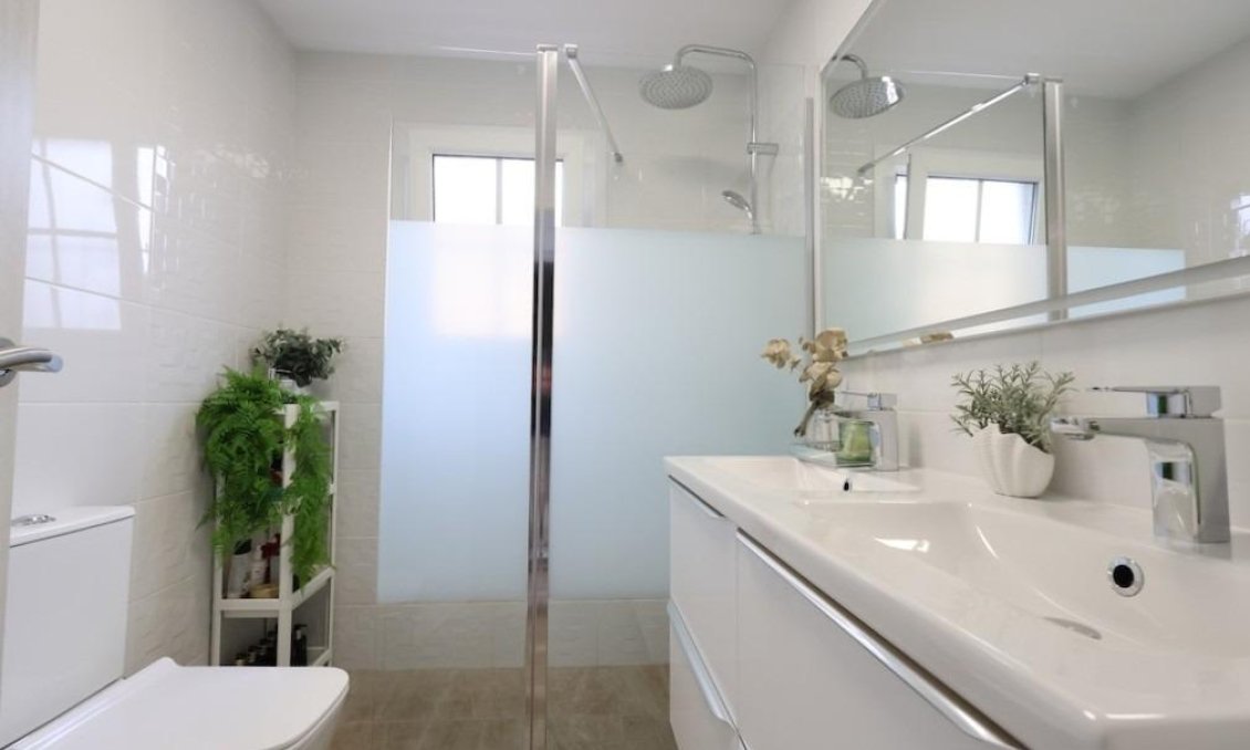 Revânzare - Vilă -
San Miguel de Salinas - Inland