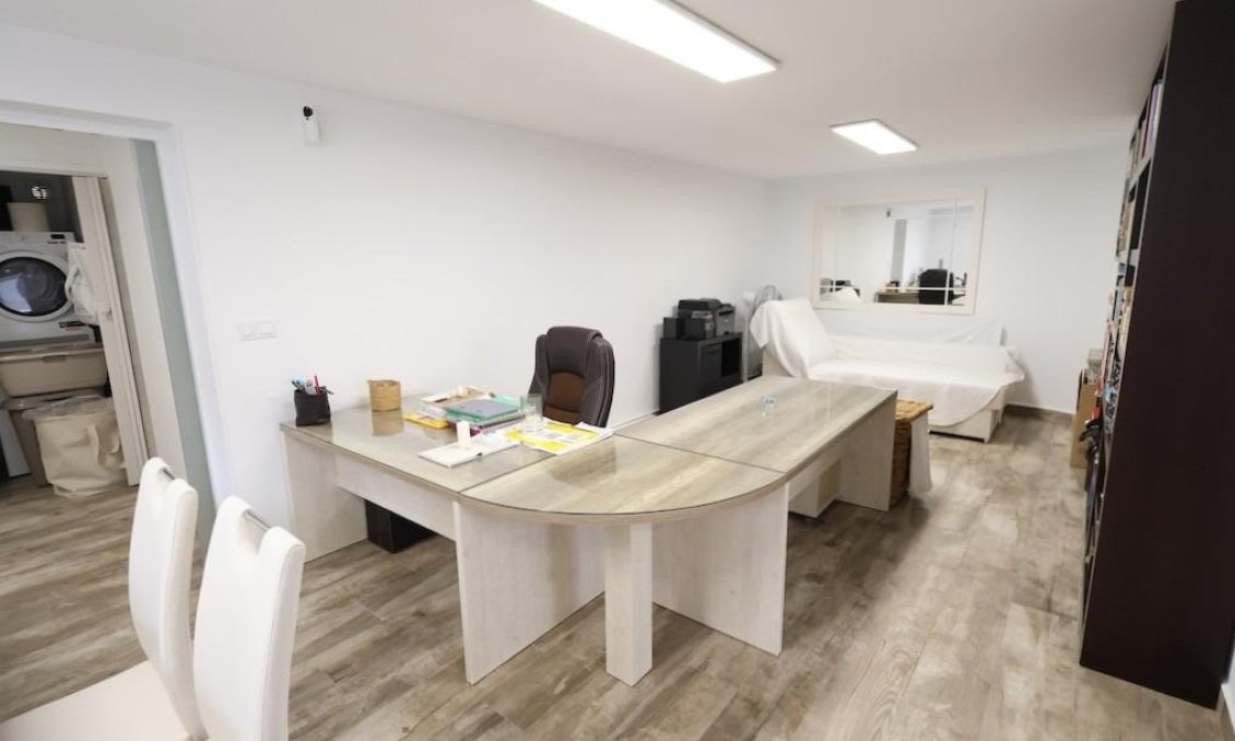 Revânzare - Vilă -
San Miguel de Salinas - Inland