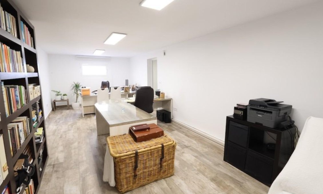 Revânzare - Vilă -
San Miguel de Salinas - Inland