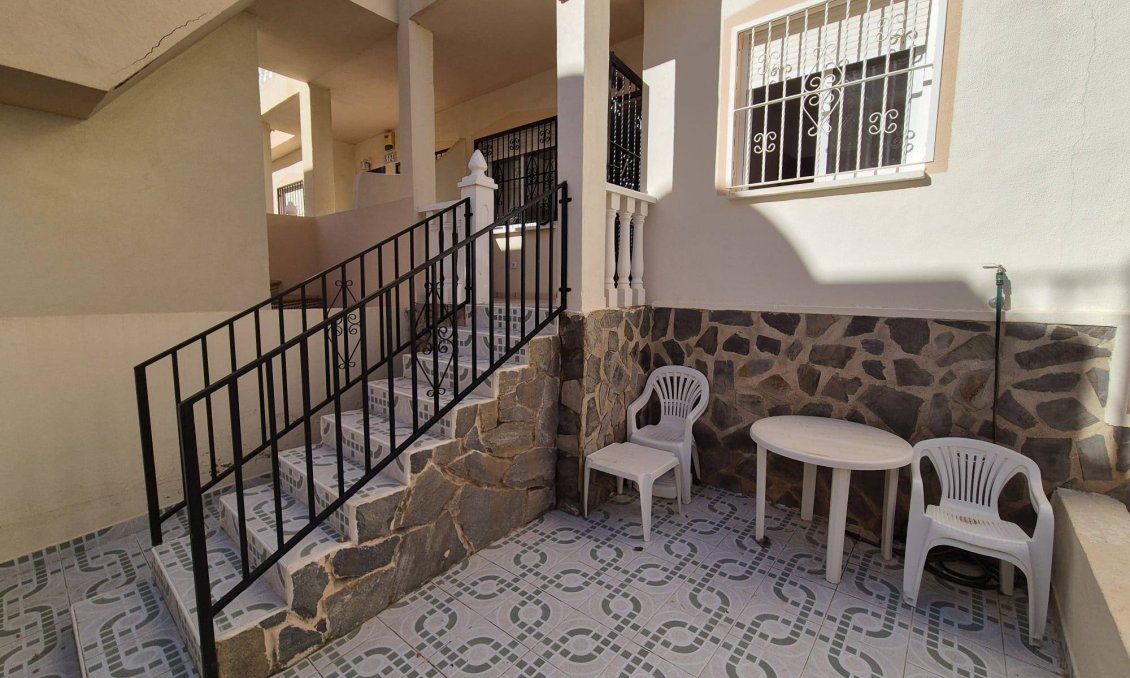 Wiederverkauf - Bungalow -
Orihuela Costa - La Florida