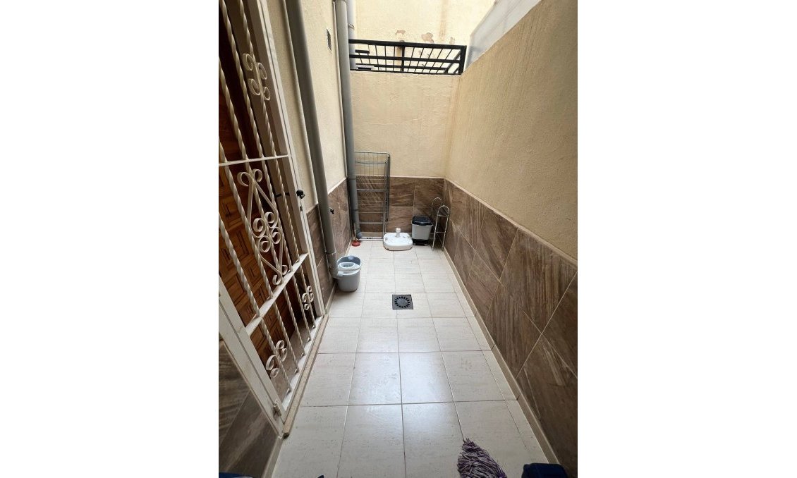 Wiederverkauf - Bungalow -
Orihuela Costa - La Florida