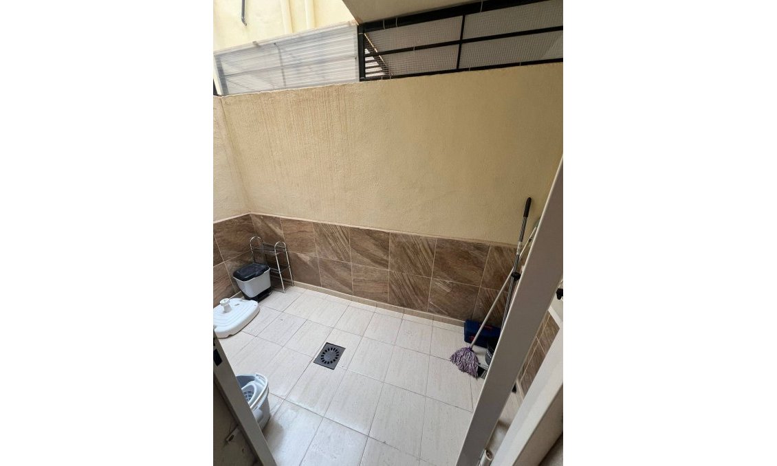 Wiederverkauf - Bungalow -
Orihuela Costa - La Florida