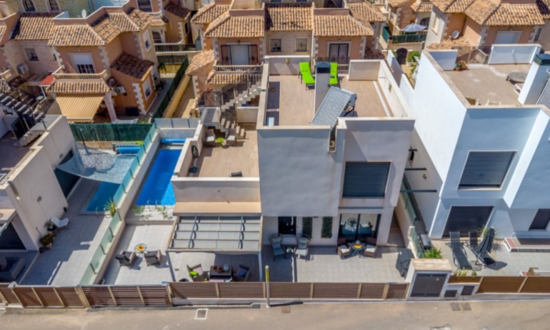 Használt Ingatlanok - Villa -
Torrevieja - Costa Blanca