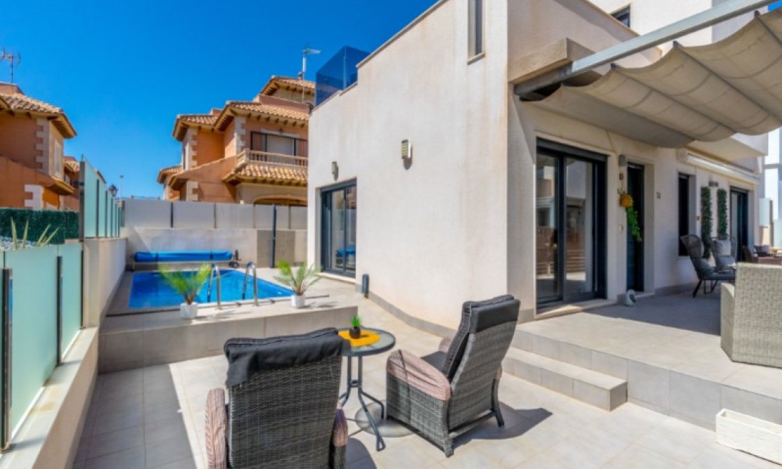 Használt Ingatlanok - Villa -
Torrevieja - Costa Blanca