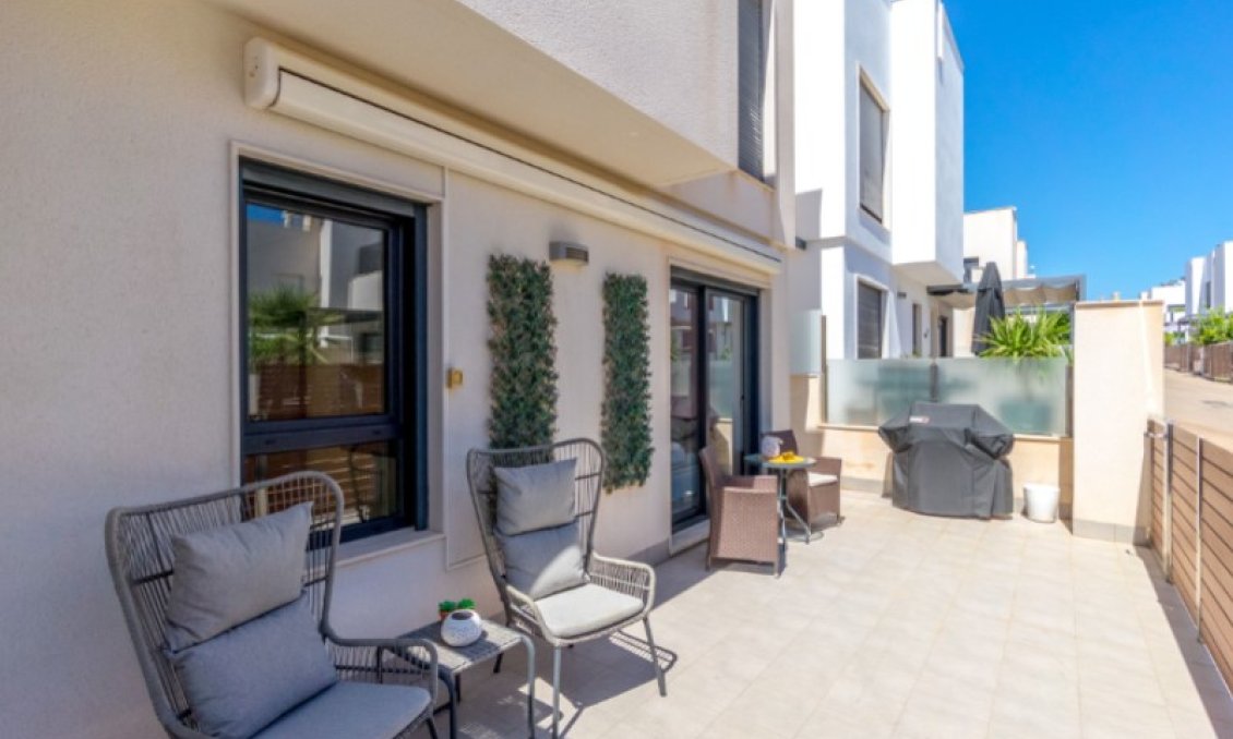 Használt Ingatlanok - Villa -
Torrevieja - Costa Blanca