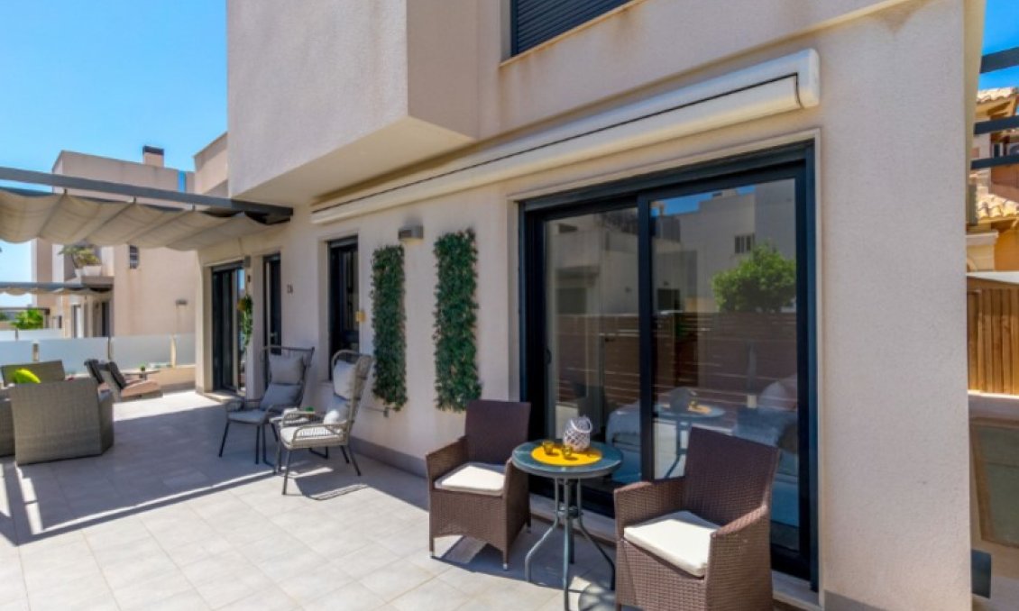 Használt Ingatlanok - Villa -
Torrevieja - Costa Blanca