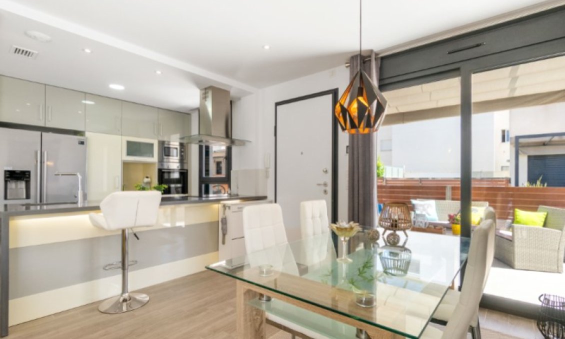 Használt Ingatlanok - Villa -
Torrevieja - Costa Blanca