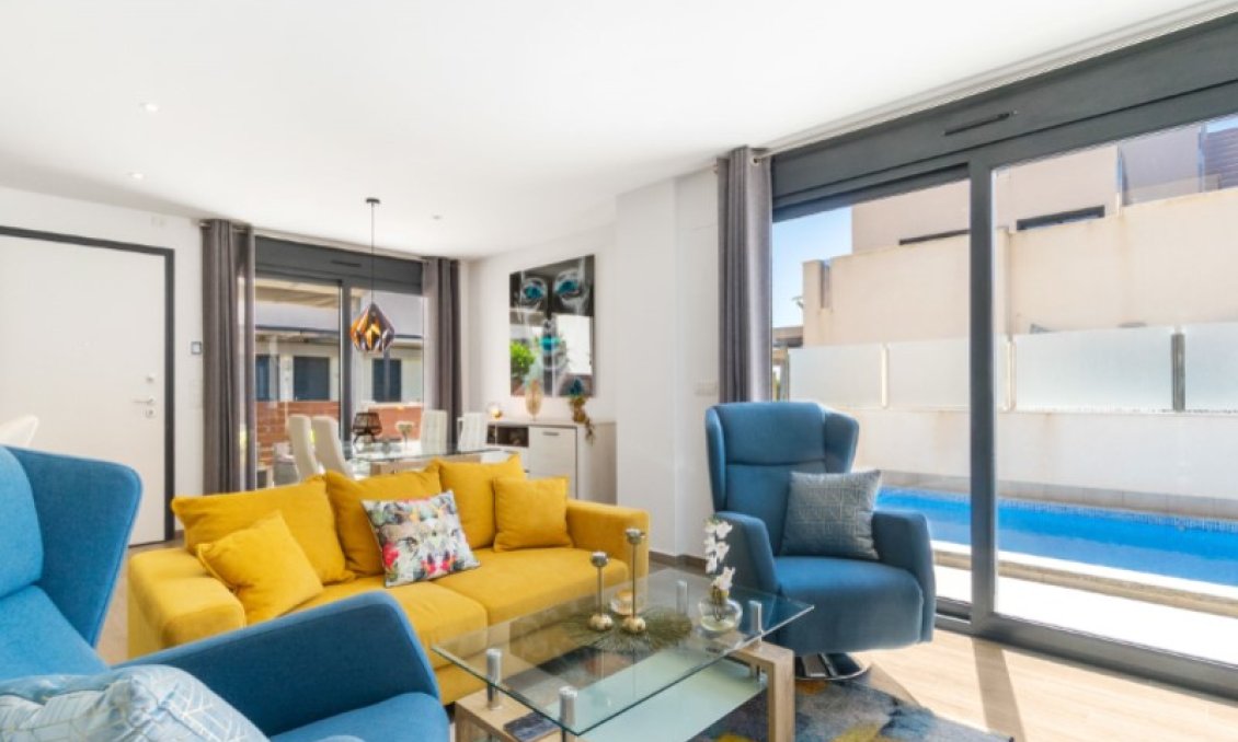 Használt Ingatlanok - Villa -
Torrevieja - Costa Blanca