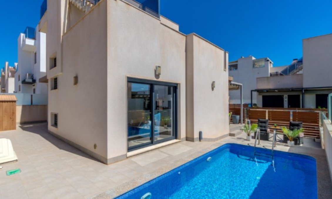 Használt Ingatlanok - Villa -
Torrevieja - Costa Blanca