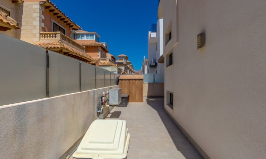 Használt Ingatlanok - Villa -
Torrevieja - Costa Blanca