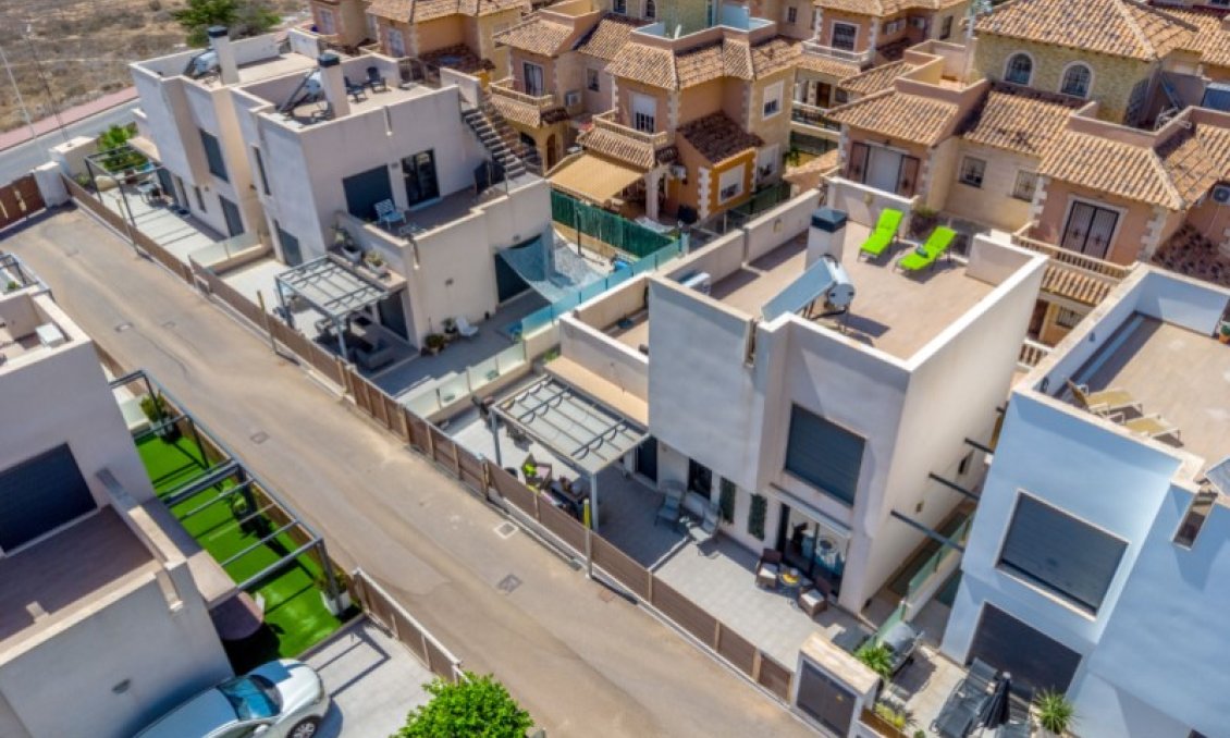 Használt Ingatlanok - Villa -
Torrevieja - Costa Blanca