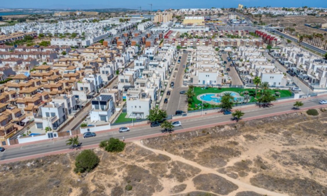 Használt Ingatlanok - Villa -
Torrevieja - Costa Blanca