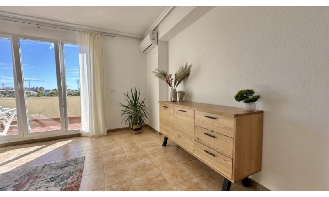 Használt Ingatlanok - Tetőtéri lakás -
Torrevieja - Costa Blanca