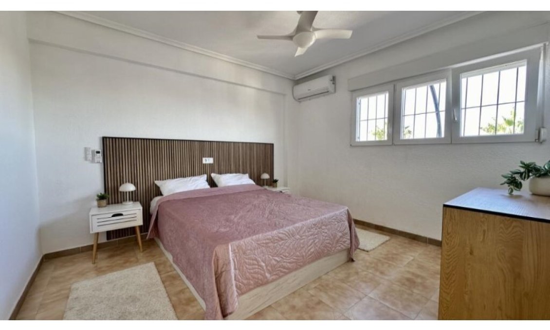 Használt Ingatlanok - Tetőtéri lakás -
Torrevieja - Costa Blanca