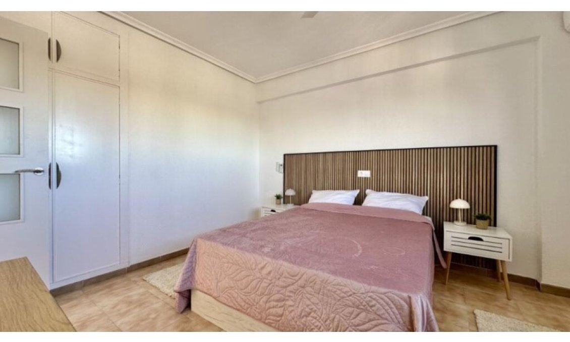 Használt Ingatlanok - Tetőtéri lakás -
Torrevieja - Costa Blanca