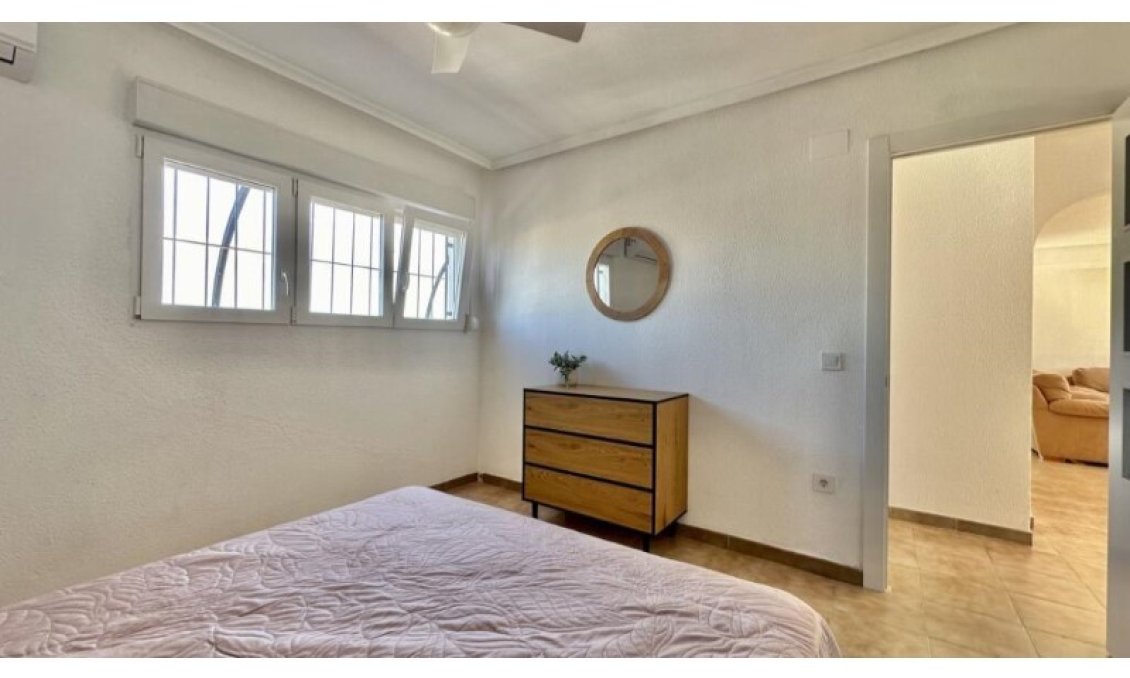 Használt Ingatlanok - Tetőtéri lakás -
Torrevieja - Costa Blanca