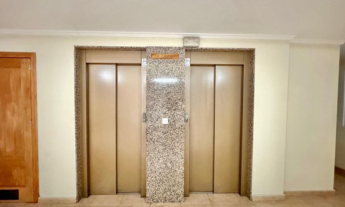 Használt Ingatlanok - Tetőtéri lakás -
Torrevieja - Centrum