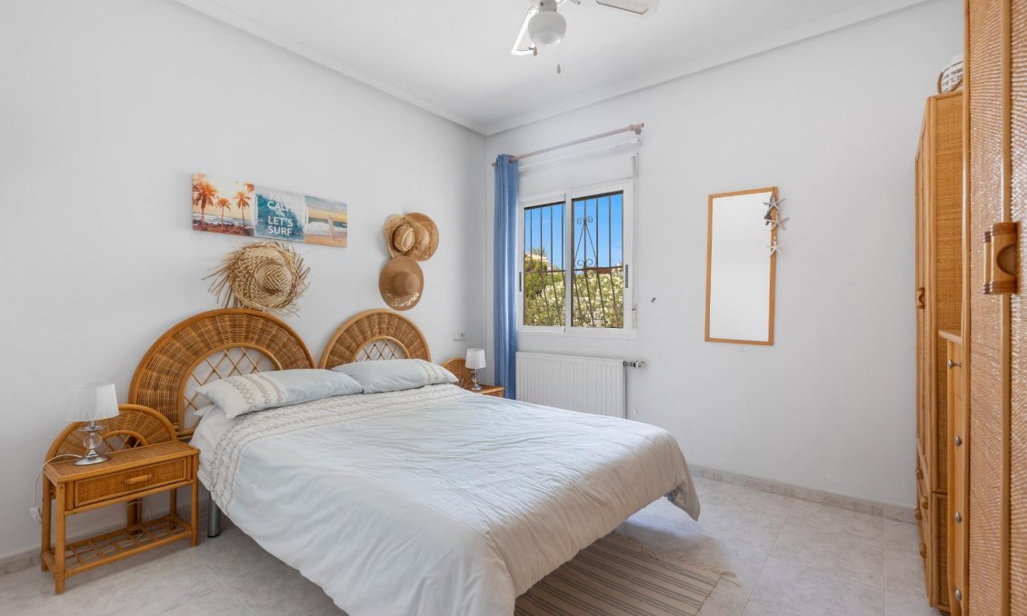 Használt Ingatlanok - Villa -
San Fulgencio - Urb. La Marina