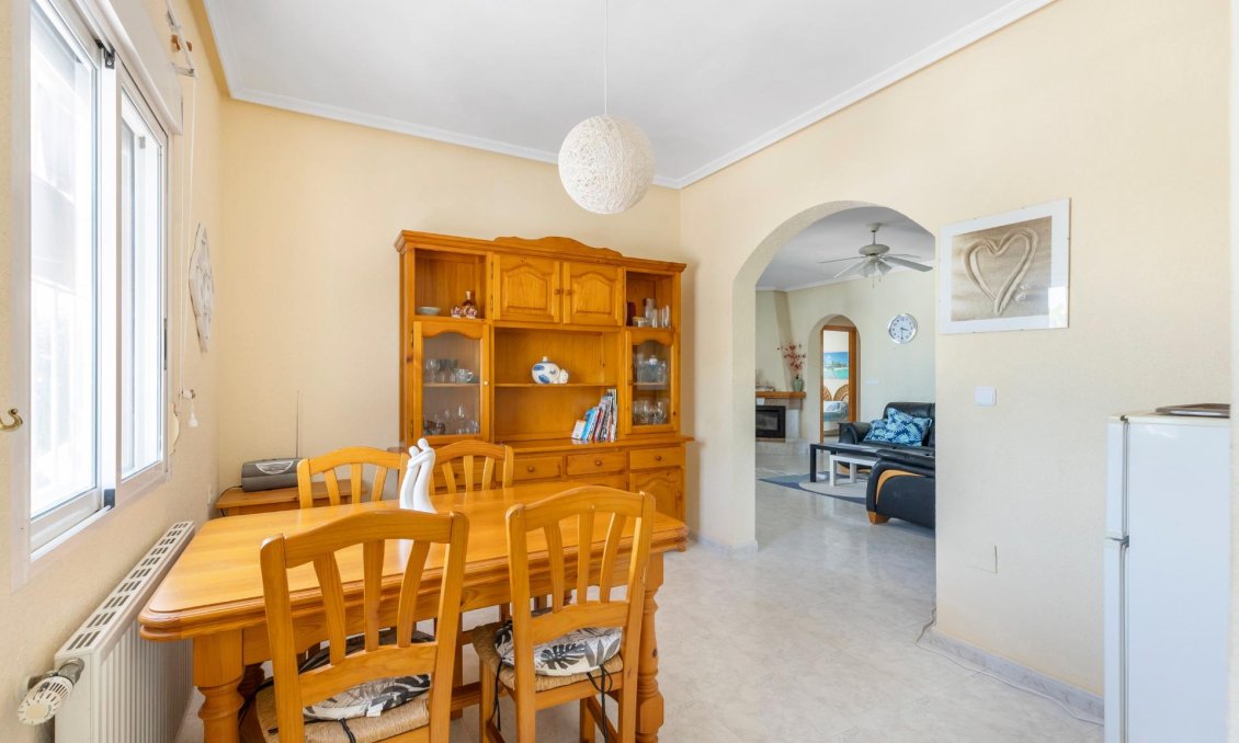 Használt Ingatlanok - Villa -
San Fulgencio - Urb. La Marina