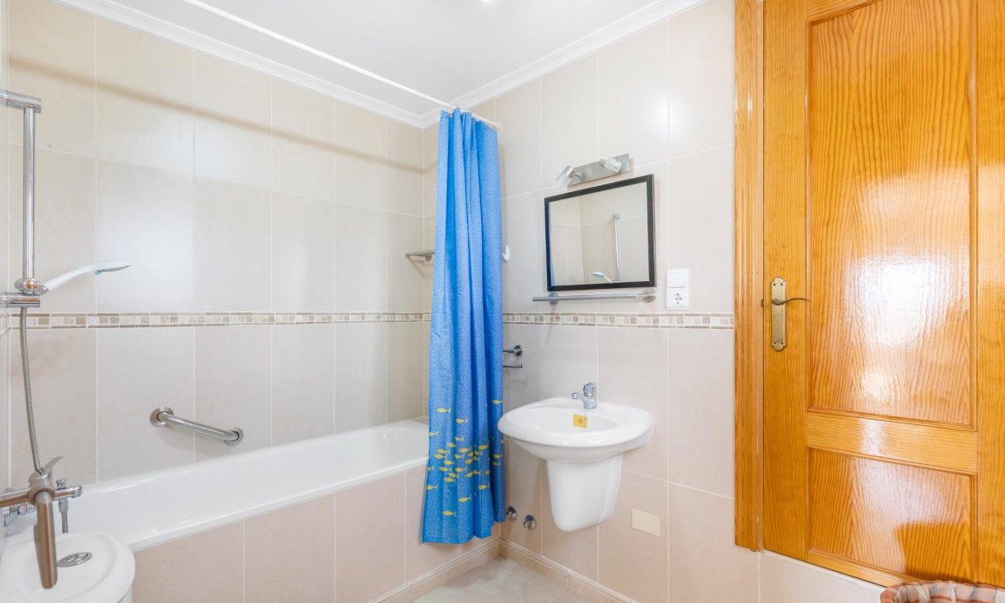 Használt Ingatlanok - Villa -
San Fulgencio - Urb. La Marina