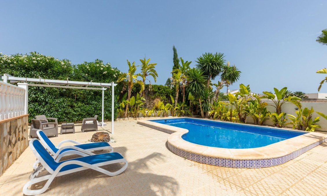 Használt Ingatlanok - Villa -
San Fulgencio - Urb. La Marina