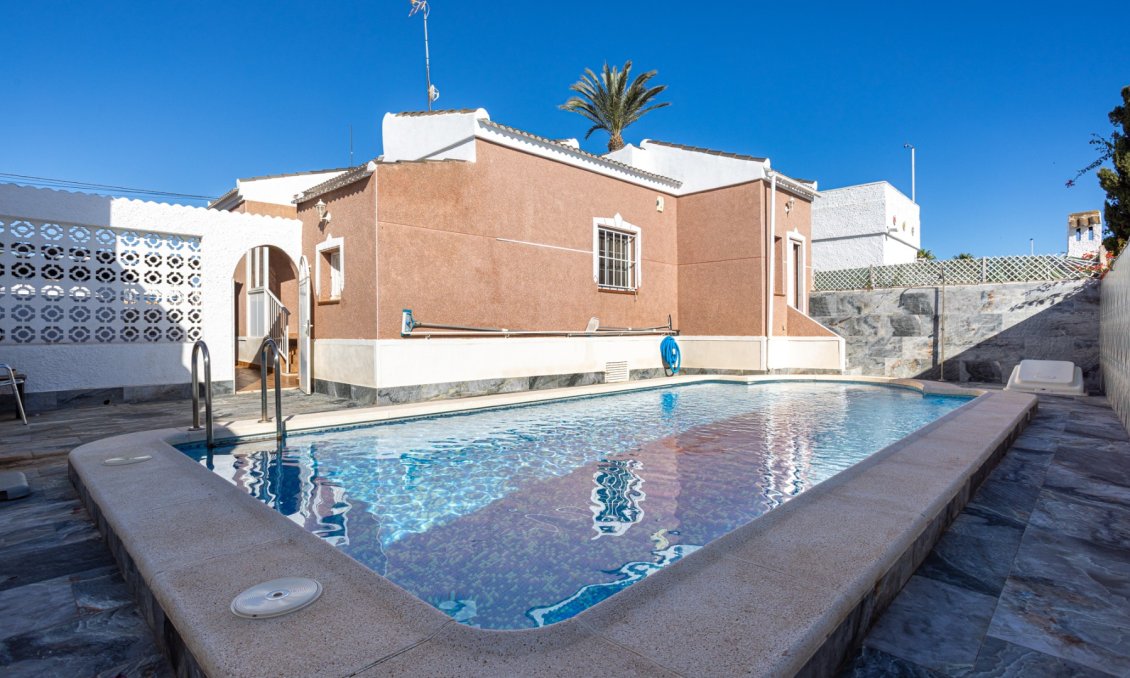Használt Ingatlanok - Villa -
Torrevieja - Costa Blanca