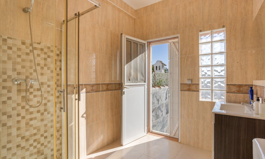 Használt Ingatlanok - Villa -
Torrevieja - Costa Blanca