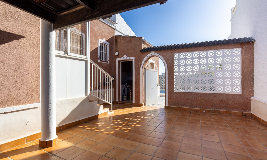 Használt Ingatlanok - Villa -
Torrevieja - Costa Blanca