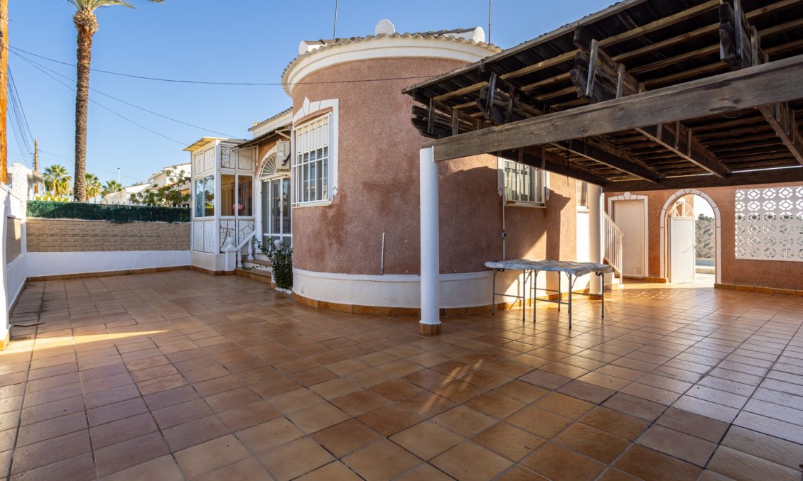 Használt Ingatlanok - Villa -
Torrevieja - Costa Blanca