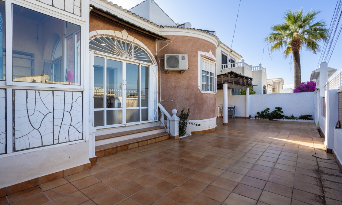 Használt Ingatlanok - Villa -
Torrevieja - Costa Blanca