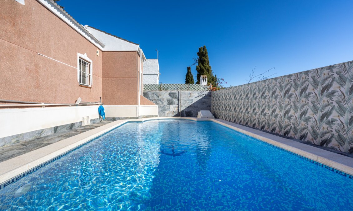 Használt Ingatlanok - Villa -
Torrevieja - Costa Blanca