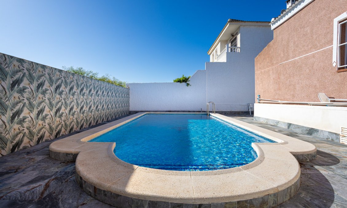 Használt Ingatlanok - Villa -
Torrevieja - Costa Blanca