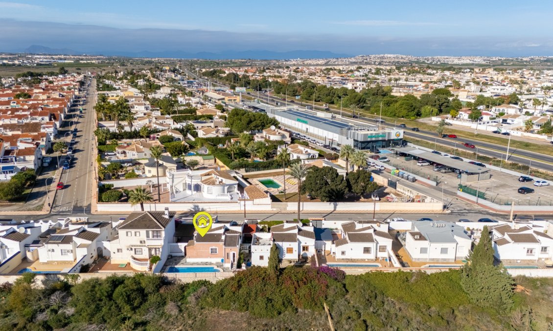 Használt Ingatlanok - Villa -
Torrevieja - Costa Blanca