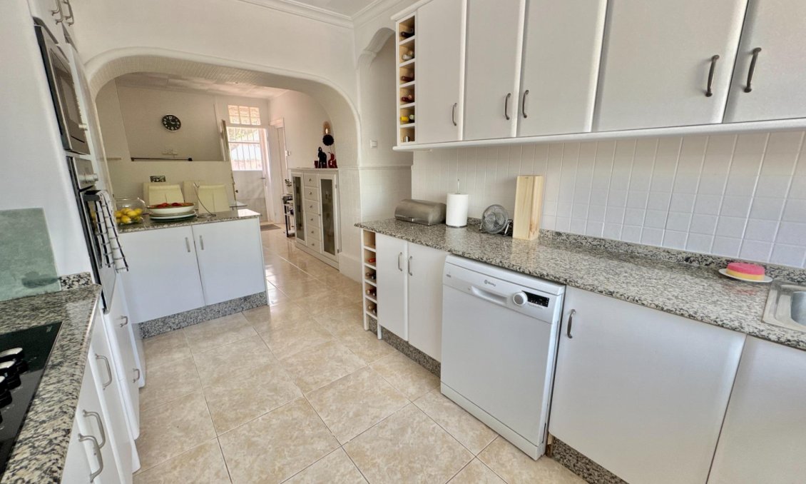 Használt Ingatlanok - Villa -
Dolores - Comunidad Valenciana