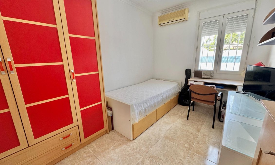 Használt Ingatlanok - Villa -
Dolores - Comunidad Valenciana