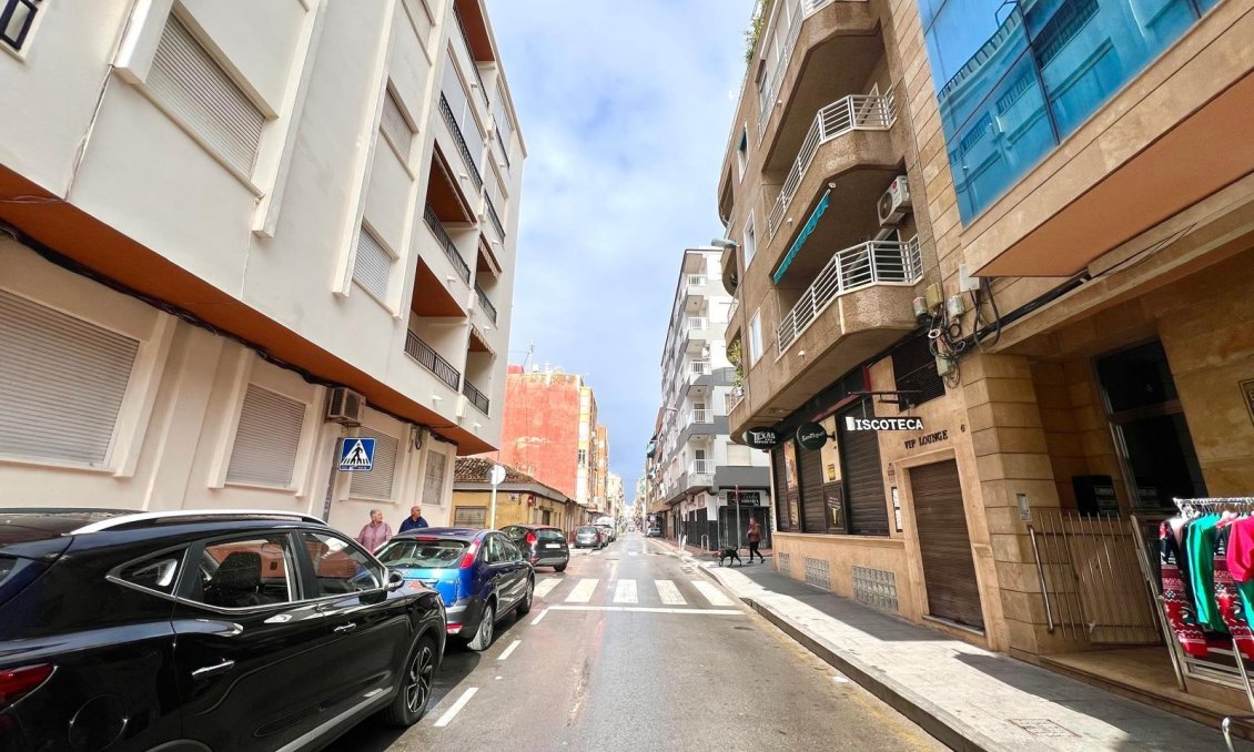 Használt Ingatlanok - Apartman -
Torrevieja - Paseo Maritimo