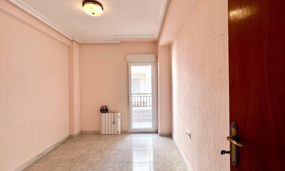 Használt Ingatlanok - Apartman -
Torrevieja - Paseo Maritimo