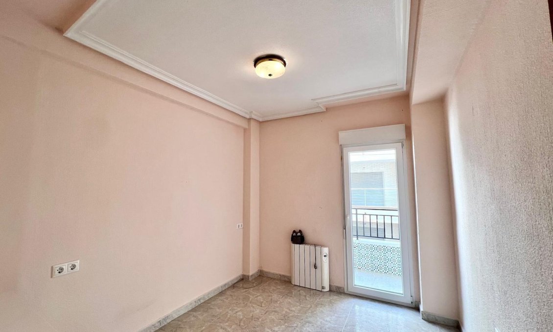 Használt Ingatlanok - Apartman -
Torrevieja - Paseo Maritimo