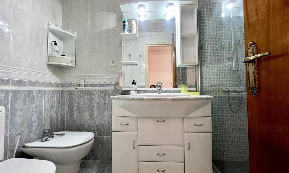 Használt Ingatlanok - Apartman -
Torrevieja - Paseo Maritimo